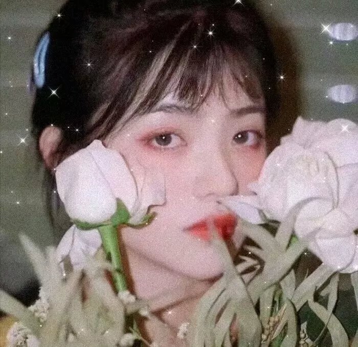 茜色少女
